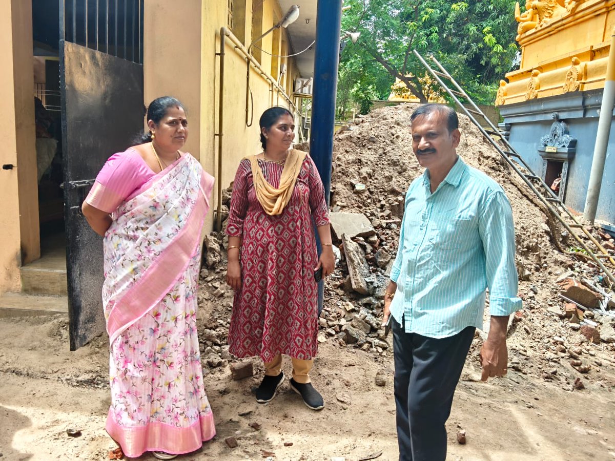 DMK_Chennai's tweet image. பெருநகர சென்னை மாநகராட்சி 6வது மண்டல குழு தலைவர் பொது குழு உறுப்பினர் திருமதி.சரிதா மகேஷ்குமார்MC அவர்கள், 69க்கு வார்டு உட்பட்ட கனகர் தெருவில் உள்ள நீத்தார் மண்டபம், ஜெகநாதன் தெரு, srp கோயில் தெரு போன்ற பல்வேறு இடங்களை பார்வையிட்டு ஆய்வு மேற்கொண்டார்.உடன் மாவட்ட பிரதிநிதி…