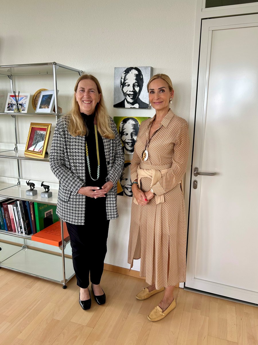 Helene Budliger Artieda (@seco_statesec) on Twitter photo Wichtiger Austausch mit <a href="/SwissAmbMENA/">Monika Schmutz Kirgöz</a> Monika Schmutz von der Abteilung Mittlerer Osten und Nordafrika (MENA) des <a href="/EDA_DFAE/">EDA - DFAE</a> über das Engagement der 🇨🇭 in dieser zentralen Region.
SECO und MENA müssen weiterhin Synergien nutzen und sich eng koordinieren. Vielen Dank! Wichtiger Austausch mit <a href="/SwissAmbMENA/">Monika Schmutz Kirgöz</a> Monika Schmutz von der Abteilung Mittlerer Osten und Nordafrika (MENA) des <a href="/EDA_DFAE/">EDA - DFAE</a> über das Engagement der 🇨🇭 in dieser zentralen Region.
SECO und MENA müssen weiterhin Synergien nutzen und sich eng koordinieren. Vielen Dank!
