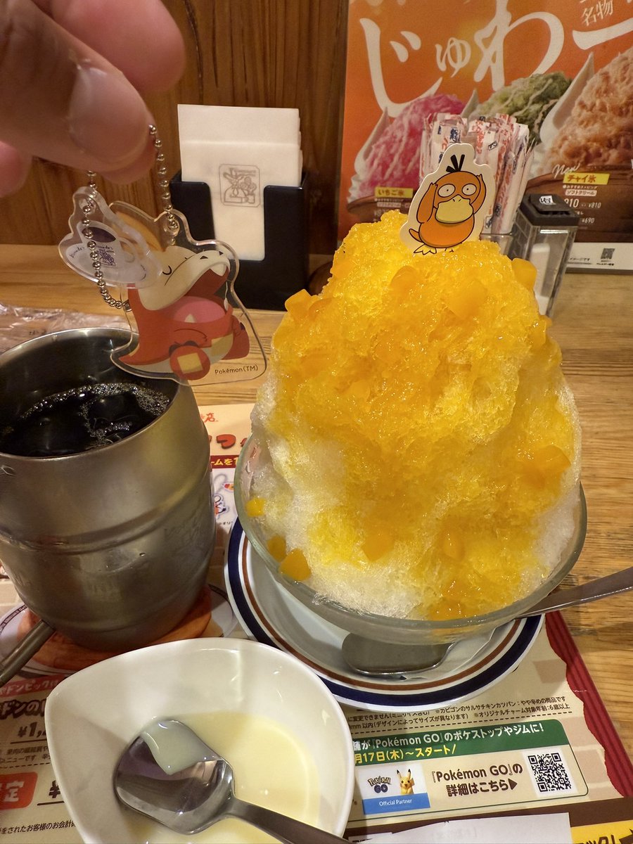 kensei_vlog's tweet image. コメダに来ました。
ホゲータゲッチュ!
減量終わったらヤドンのシロノワール食おうとしてたんですが、胃が弱ってるのかかき氷を身体が求めていました。笑
コダックのかき氷は減量中でもおすすめですね!@Bayleaf_153