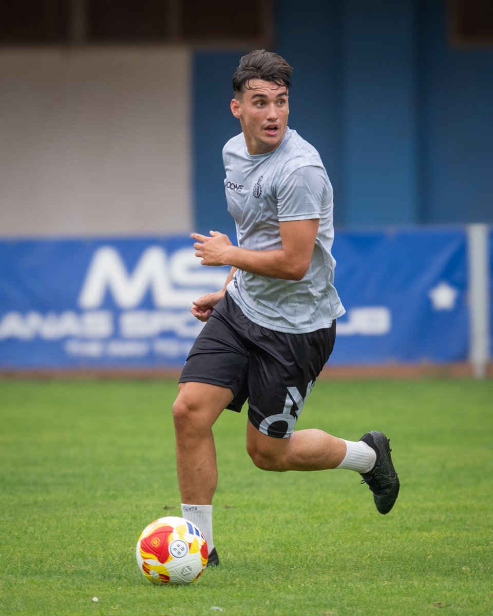 RealAvilesInd's tweet image. 👀 Iniciamos una semana intensa de preparación 💪
2️⃣ Dobles sesiones (lunes y viernes)
⚽ Amistoso @RealSporting (miércoles)
➕ Mucho trabajo por delante -la plantilla descansará solo el domingo-
#RealAvilésIndustrial 🔵⚪🔴