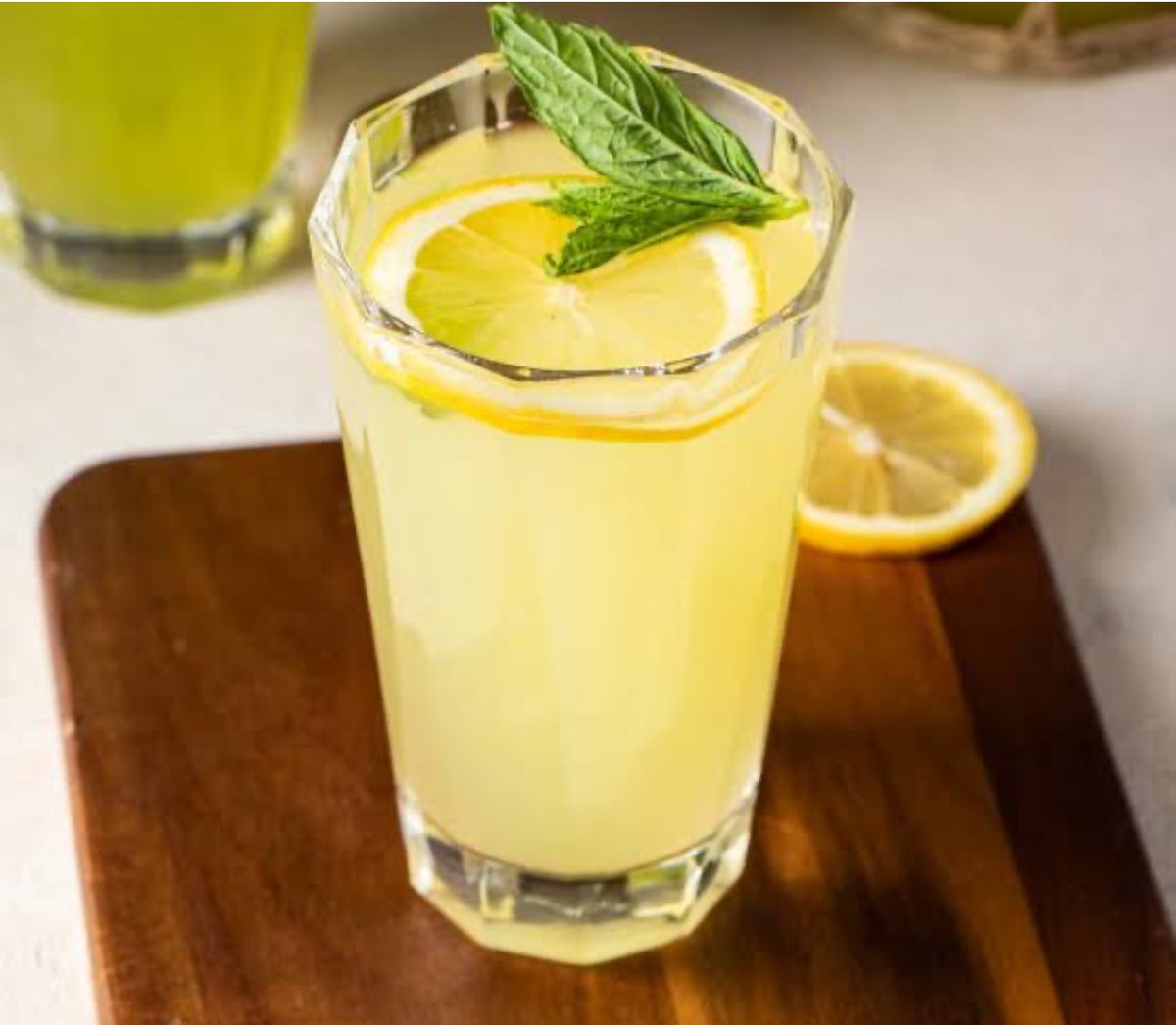 EGE ve AKDENİZ bölgemizin turistik kafeterya ve lüks pastanelerinde
EV YAPIMI DOĞAL LİMONATA 
Saa tıll mıııı yorrrrrr‼️
Hepsinde yabancı kökenli , kimyasal katkılı, kanserojen gazlı içecekler var.
Sonra da üretici LİMON AĞACINI kesiyor.
Yabancılar anamızı satmış, ağlayanımız yok