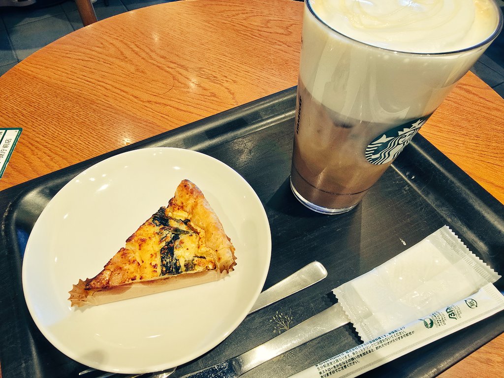 Athu32's tweet image. 兄さんからギフト頂いていたので✨
タンパク質20gスタバァ(らしい)注文してみた☺️
アイスカプチーノ氷少なめ(or氷なし)
無脂肪ミルク+無脂肪ミルク追加
はちみつ追加(シナモン追加もアリ)
→はちみつとシナモンはお好みで…