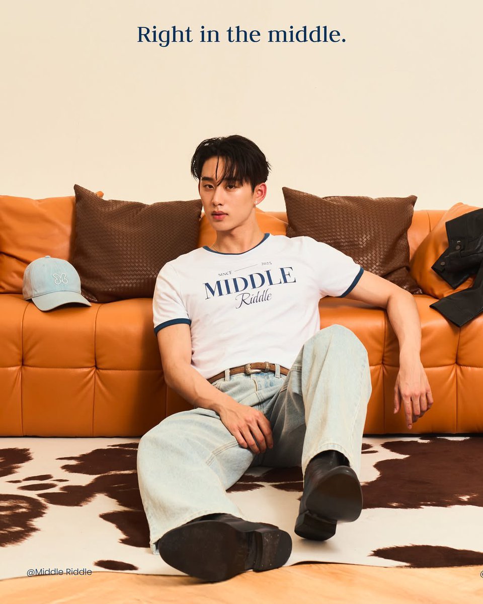 valcrazyforWE's tweet image. THE FIRST DROP OF MIDDLE RIDDLE WILL BE AT THE FANCON EVERYBODY!!!! 🧲

Wearing middle riddle  is resisting the rush, finding elegance in restraint. 

 #est_rvp 
#middleriddleclub 
#WearMiddleLiveRiddle