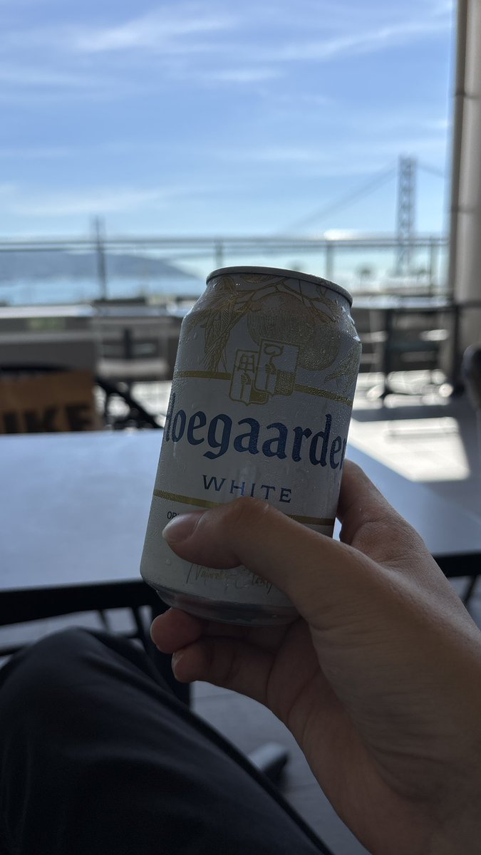 ビールのんでチルアウト(^ ^)
かかってる曲びみょいからLIQUID聴きながら♪