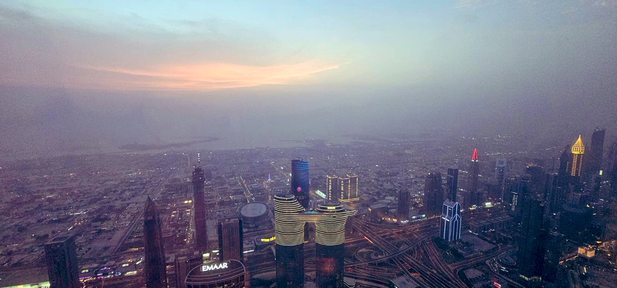 life_inframe's tweet image. 📍 Dubai
Touching the sky from the 125th floor of Burj Khalifa! 🌆
#BurjKhalifa #SkyHighDubai #AtTheTop