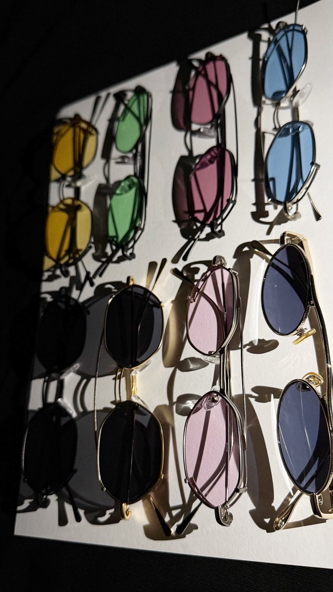 + 🩷
نفس البراند، نفس التصميم.. 
بس ما جربت أكتفي، لأني ما جرّبت أملّ..
وقدام كل هالجمال الرضا يصير قرار صعب !

#فرح_الصراف | <a href="/farahalsarraf91/">فرح الصراف</a>