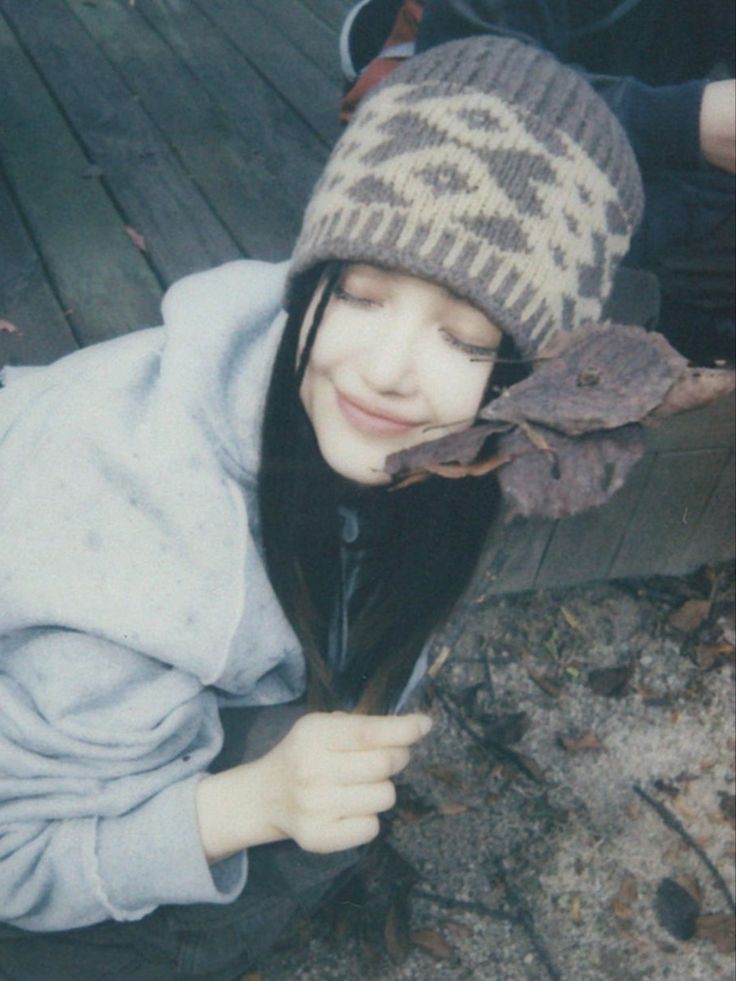 hourly_daniell's tweet image. her polaroids are my favorites 📸
