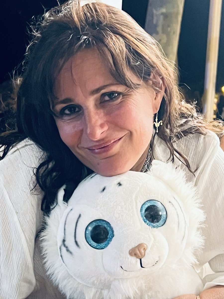 Aurélie Gros (@grosaurelie) on Twitter photo Une pensée pour tous ceux qui assurent la permanence des services au public ou tout simplement permettront à d’autres de connaître la félicité et le bonheur d’un peu de repos;
merci pour ce dévouement.
À très vite pour une rentrée cœur de Lionne #citoyens <a href="/IdealCitoyenS/">ideal CitoyenS</a> Une pensée pour tous ceux qui assurent la permanence des services au public ou tout simplement permettront à d’autres de connaître la félicité et le bonheur d’un peu de repos;
merci pour ce dévouement.
À très vite pour une rentrée cœur de Lionne #citoyens <a href="/IdealCitoyenS/">ideal CitoyenS</a>