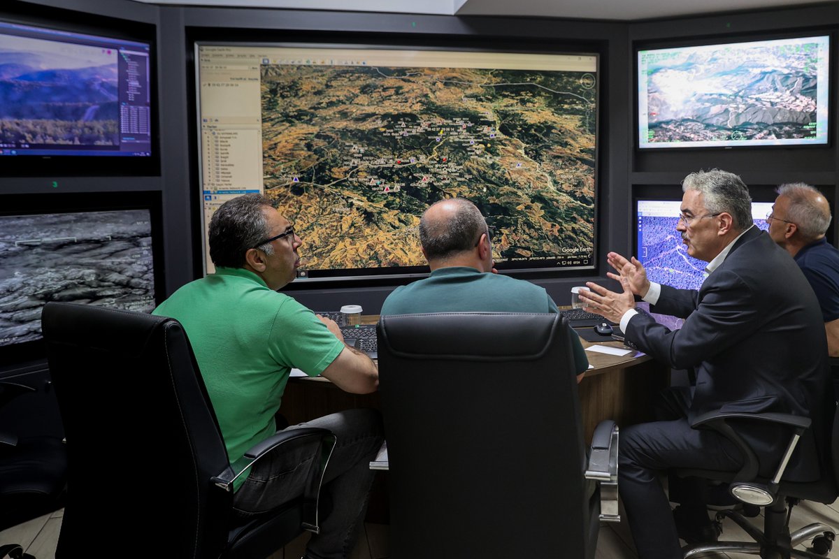 Tarım ve Orman Bakan Yardımcısı Sayın Prof. Dr. Ahmet Gümen; Valimiz Sayın Erol Ayyıldız, Bursa Milletvekili Sayın Mustafa Varank, İl Emniyet Müdürümüz ve İl Jandarma Komutanımız ile birlikte Bursa Orman Bölge Müdürlüğü Yangın Harekât Merkezi’nde çalışmalara devam ediyor.