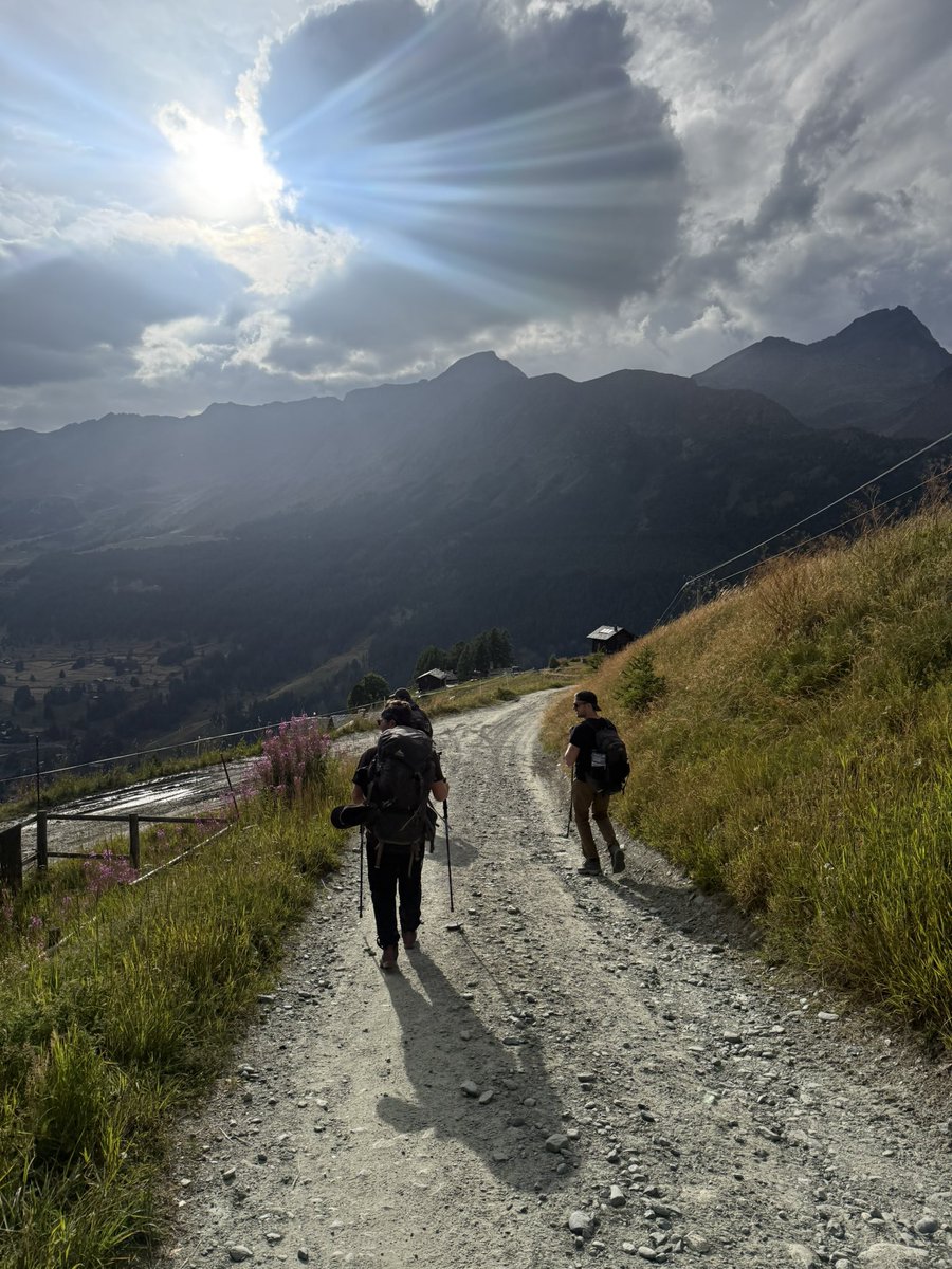 ChefAlec's tweet image. Touching grass this week
Yesterdays hike was successful - 10 miles, 4600 ft elevation, took 8 hours
The boys moral is still high, will check in after day 2
