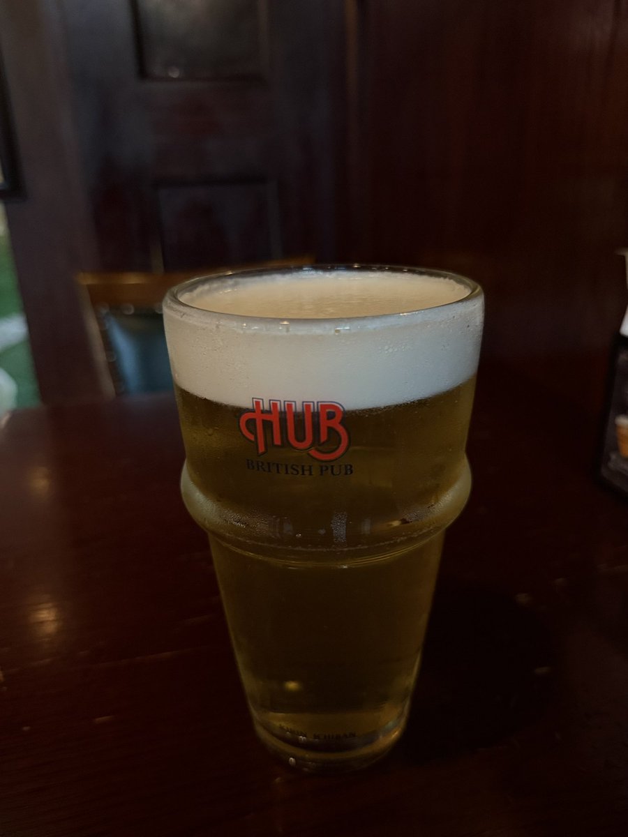 aiase's tweet image. お昼に二郎インスパイアおやつに抹茶タピオカミルクというコンボがまさかゲップをすると口の中で豚骨ラーメンの香りが出来上がるとは予想がつかず、急いでシャンディガフで上書きしてる