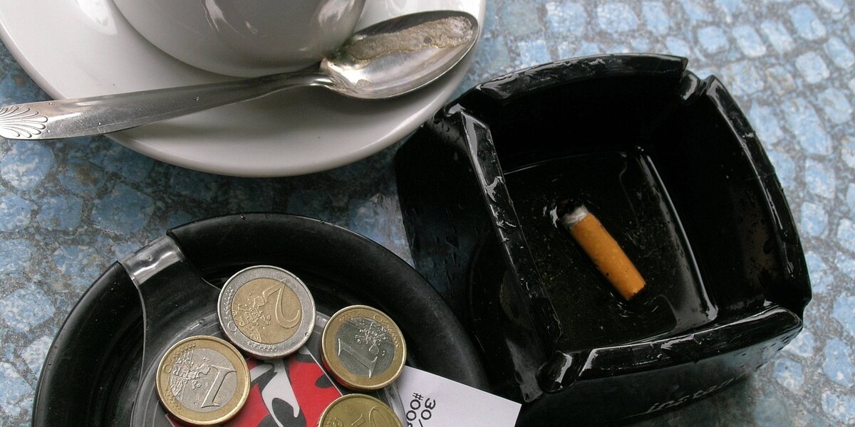 In der Gastronomie müssen die Löhne steigen!
Es ist nicht Aufgabe der Gäste den Geiz der Wirten auszugleichen. 
Zahlt euer Personal ordentlich, dann werden die auch den Job professionell machen ohne auf "Trinkgeld" angewiesen zu sein.