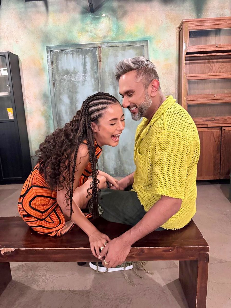 BombayTimes (@bombaytimes) on Twitter photo Shehnaaz who?
New day, new vibe! #ShehnaazGill surprises fans with a fresh look—and is that a hint at a collaboration with <a href="/asliyoyo/">Yo Yo Honey Singh</a>?
#ShehnaazGallery #ShehnaazGill #Shehnaazians #YoYoHoneySingh #Bollywood Shehnaaz who?
New day, new vibe! #ShehnaazGill surprises fans with a fresh look—and is that a hint at a collaboration with <a href="/asliyoyo/">Yo Yo Honey Singh</a>?
#ShehnaazGallery #ShehnaazGill #Shehnaazians #YoYoHoneySingh #Bollywood