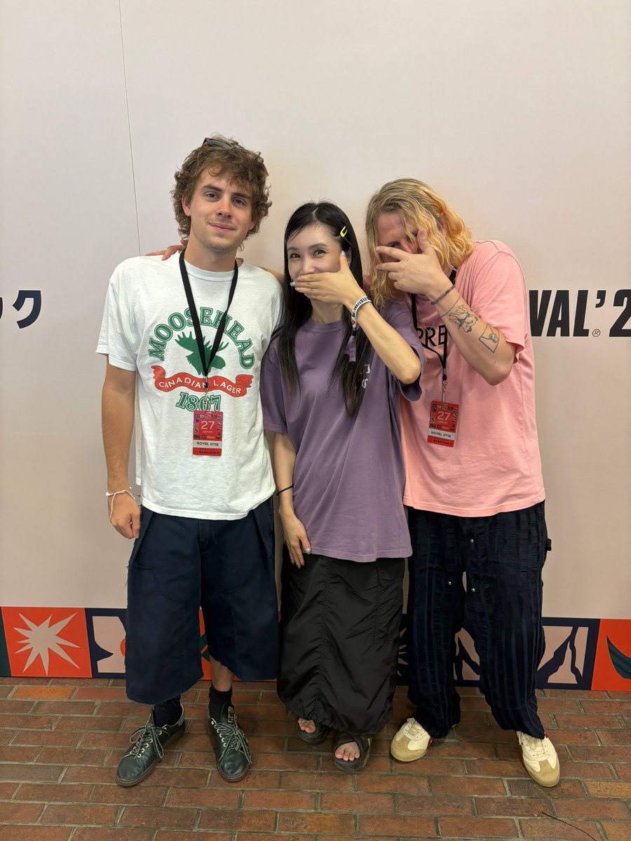 ERI1121's tweet image. そんなTHE HIVESほか
Ezra Collective
NEW DAD
James Blake
English Teacher
ROYEL OTIS

インタビュー収録しました！
OAをお楽しみにどうぞ！

(HIVESのペレはお喋りでも腹から声出てて大きかった！一方ROYEL OTISの2人はめっちゃ声小さかった！笑)

#フジロック
#fujirockfestival2025
#OVERSEAS802
