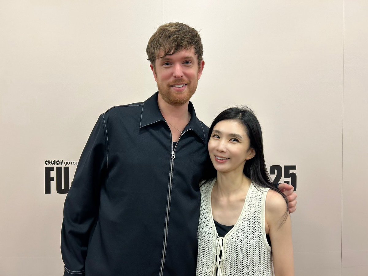 ERI1121's tweet image. そんなTHE HIVESほか
Ezra Collective
NEW DAD
James Blake
English Teacher
ROYEL OTIS

インタビュー収録しました！
OAをお楽しみにどうぞ！

(HIVESのペレはお喋りでも腹から声出てて大きかった！一方ROYEL OTISの2人はめっちゃ声小さかった！笑)

#フジロック
#fujirockfestival2025
#OVERSEAS802