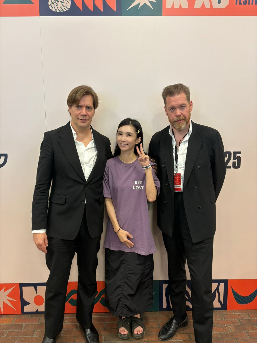 ERI1121's tweet image. そんなTHE HIVESほか
Ezra Collective
NEW DAD
James Blake
English Teacher
ROYEL OTIS

インタビュー収録しました！
OAをお楽しみにどうぞ！

(HIVESのペレはお喋りでも腹から声出てて大きかった！一方ROYEL OTISの2人はめっちゃ声小さかった！笑)

#フジロック
#fujirockfestival2025
#OVERSEAS802