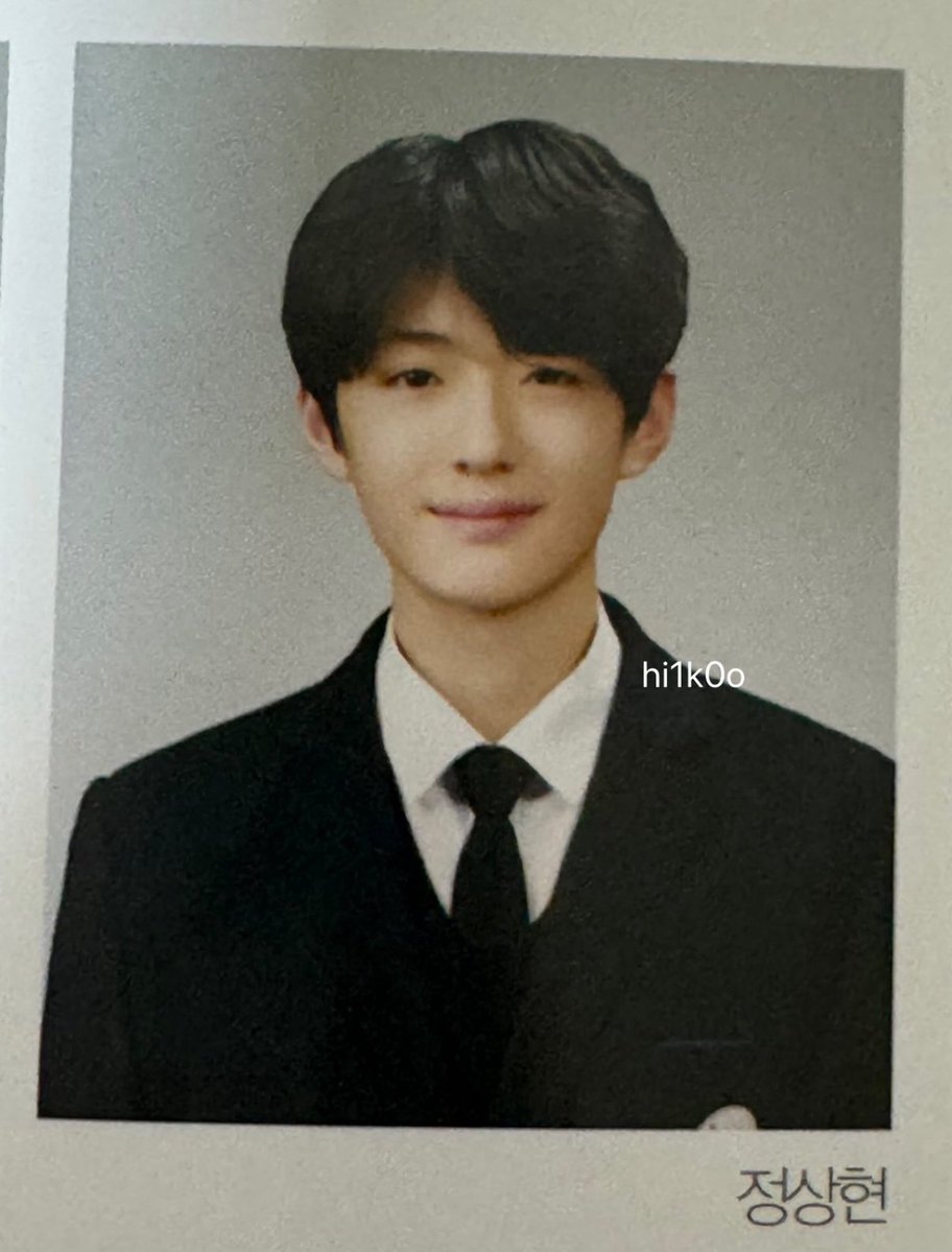 csh919ve's tweet image. 이 안에 1년 있다... 
젖살이 1년사이에 얼마나 빠진거야ㅠㅠㅠ