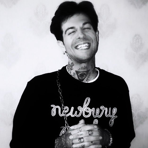 flawlessrip's tweet image. listening to the nbhd             relating to the nbhd
