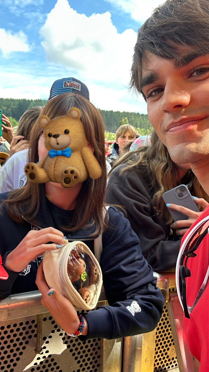 JB_LH_CS_LN's tweet image. sebasにサインをもらうときに、これを見て、ah! it&apos;s ollie!!って言うsebasがかわいかったです☺️
前日にはjuan pabloとも一緒に写真を撮ってもらえました！