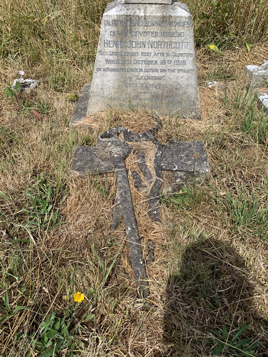 PaulSuttonKing's tweet image. Damaged and overgrown but his name lives on, just #MementoMoriMonday #WW1 #DorsetRegiment
