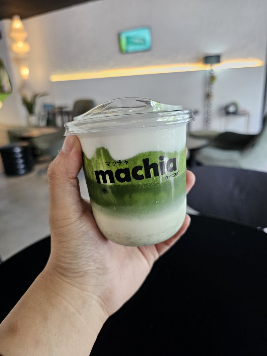 CallictusK's tweet image. Akhirnya nyobain Machia Palagan, tempetnya comfy parah aslii :D
Saya beli cloud vanilla Kyoto matcha (49k).. karakter matchanya grassy dan lumayan pahit, sedangkan vanilla foamnya manis bangett mirip eskrim Walls dan ngaduknya harus agak lama biar balance wkwk
Overall 8/10 👍👍