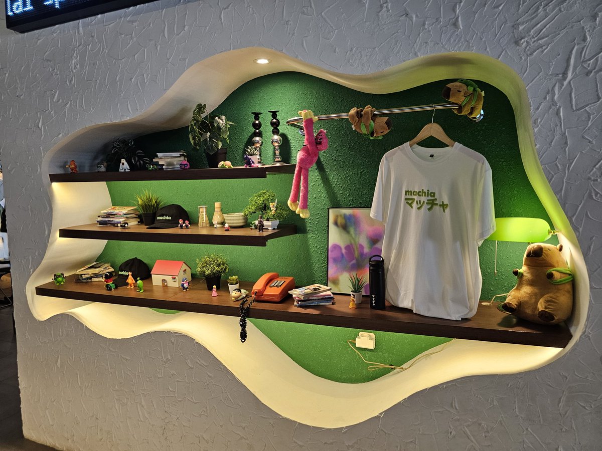 CallictusK's tweet image. Akhirnya nyobain Machia Palagan, tempetnya comfy parah aslii :D
Saya beli cloud vanilla Kyoto matcha (49k).. karakter matchanya grassy dan lumayan pahit, sedangkan vanilla foamnya manis bangett mirip eskrim Walls dan ngaduknya harus agak lama biar balance wkwk
Overall 8/10 👍👍