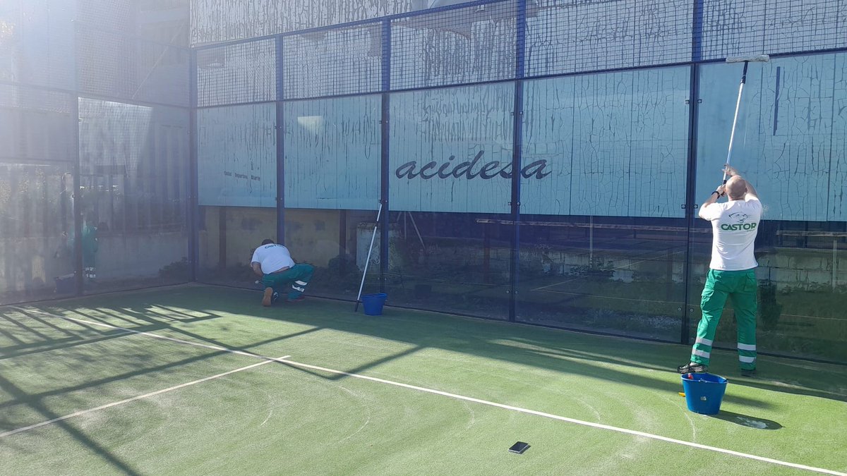 Hoy os enseñamos el trabajo que ha realizada nuestro equipo de técnicos en las pistas de padel de Atarfe, Granada.

Gran trabajo!

#limpieza #padel #eventos