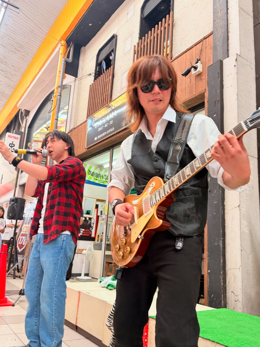 B'z 津山公園記念セット img_d16ab796fb841d4ba446e57b31