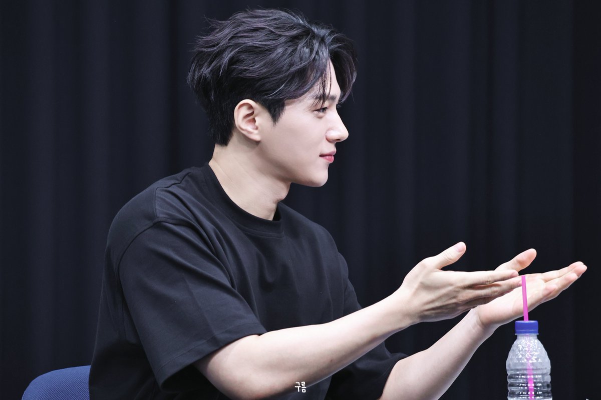 250726 디마뮤 팬싸
#엘 #김명수 #L #KIMMYUNGSOO
#인피니트 #INFINITE

마이크 기다리는 얌전 묭냥 ୭ 🐈‍⬛