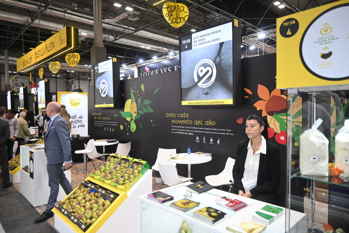 Junta de Castilla y León (@jcyl) on Twitter photo 💛<a href="/tierradesabor/">Tierra de Sabor</a> invita a industrias y figuras de calidad alimentaria a participar gratis en las principales ferias del sector
<a href="/bcnwineweek/">Barcelona Wine Week</a>
<a href="/AlimentariaBCN/">Alimentaria</a>
<a href="/GrupoGourmets/">Grupo Gourmets</a>
<a href="/FruitAttraction/">Fruit Attraction</a> 
📆Solicitudes: hasta el 30/07
tierradesabor.es/blog/participa… 💛<a href="/tierradesabor/">Tierra de Sabor</a> invita a industrias y figuras de calidad alimentaria a participar gratis en las principales ferias del sector
<a href="/bcnwineweek/">Barcelona Wine Week</a>
<a href="/AlimentariaBCN/">Alimentaria</a>
<a href="/GrupoGourmets/">Grupo Gourmets</a>
<a href="/FruitAttraction/">Fruit Attraction</a> 
📆Solicitudes: hasta el 30/07
tierradesabor.es/blog/participa…