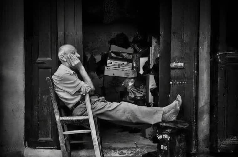 ◾لا شيء يمر عبثاً ..
     حتى هزائمك الصغيرة، 
     كانت لأجل أن تعرف شيئاً ما،
     لأجل أن تعي .. لأجل أن يتسع أفقك، و تُضَيِّق توقعاتك .!!