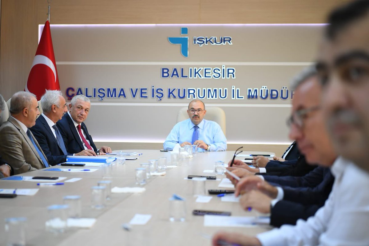 TC_Balikesir's tweet image. 🔹 İl İstihdam ve Mesleki Eğitim Kurulu Toplantısı Vali İsmail Ustaoğlu başkanlığında gerçekleştirildi. 
📍İşkur İl Müdürlüğü Toplantı Salonu