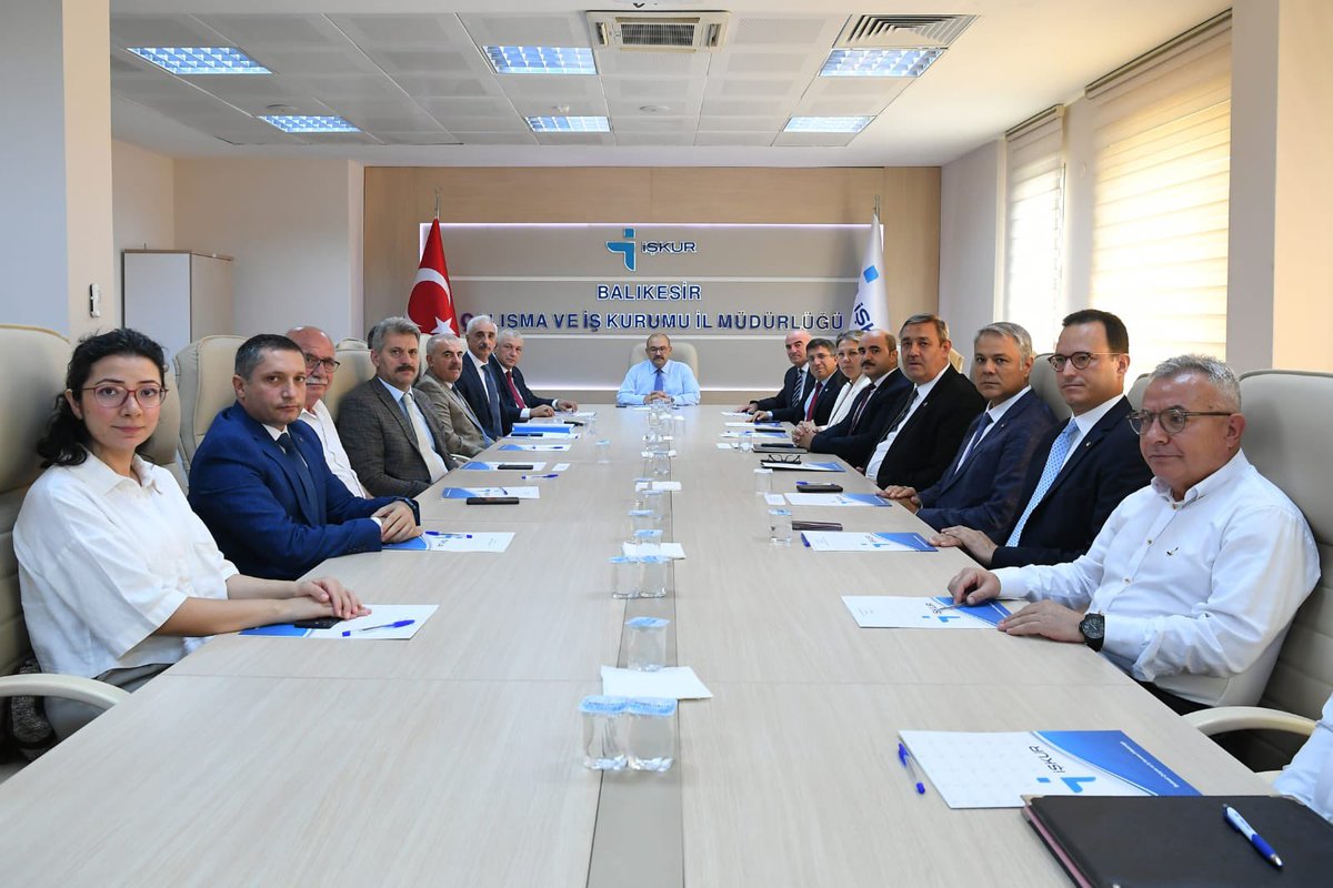 TC_Balikesir's tweet image. 🔹 İl İstihdam ve Mesleki Eğitim Kurulu Toplantısı Vali İsmail Ustaoğlu başkanlığında gerçekleştirildi. 
📍İşkur İl Müdürlüğü Toplantı Salonu