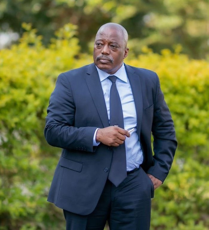 peroluwara1's tweet photo. Joseph Kabila Kabange. Fils de Laurent Désiré Kabila et de maman Sifa. Congolais de père et de mère. L'aventurier général Likulia et sa haute cour militaire ont mis fin au débat. https://t.co/1LnntIdYuV