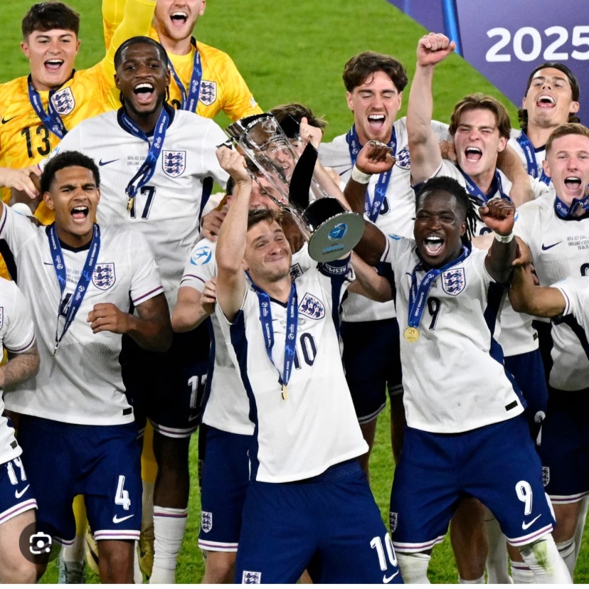 ItsMarkWebster's tweet image. Credit to Chelsea for that PSG game, but l’m of the mind that #Infantino and his summer of football was somewhat eclipsed. And the icing was on the #England cake.
#englandu21 #Lionesses