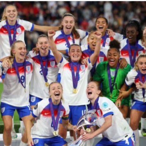 ItsMarkWebster's tweet image. Credit to Chelsea for that PSG game, but l’m of the mind that #Infantino and his summer of football was somewhat eclipsed. And the icing was on the #England cake.
#englandu21 #Lionesses