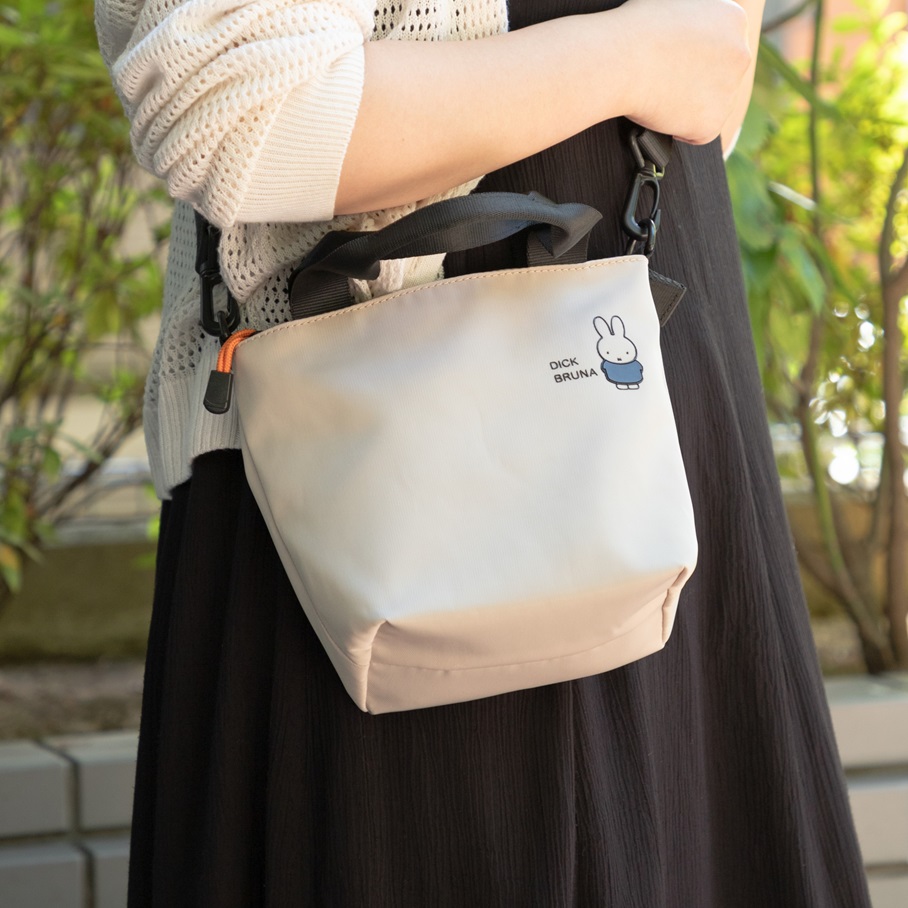 FlowerMiffy's tweet image. OUTDOOR PRODUCTS × ミッフィー コラボシリーズ新作が登場♪
どんなファッションにも合わせやすいカラーとデザイン☆ライフスタイルに合わせてミッフィーと一緒のお出かけをお楽しみください。

ショルダーバッグ　税込4,620円
リュック　税込10,120円
benelic-flower.com/view/search?se…