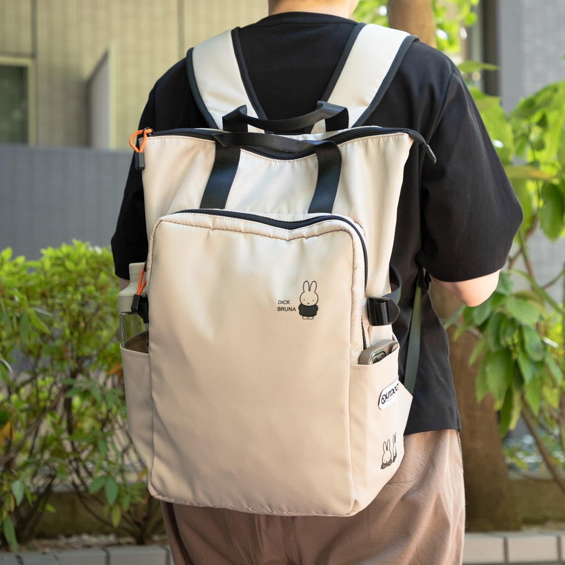 FlowerMiffy's tweet image. OUTDOOR PRODUCTS × ミッフィー コラボシリーズ新作が登場♪
どんなファッションにも合わせやすいカラーとデザイン☆ライフスタイルに合わせてミッフィーと一緒のお出かけをお楽しみください。

ショルダーバッグ　税込4,620円
リュック　税込10,120円
benelic-flower.com/view/search?se…