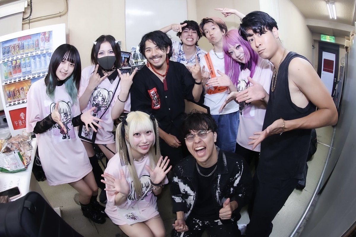lenlen_dr's tweet image. 1枚目からqlariaさん
KINGさん
ARESZさん✨️
こんな最高なバンドさんたちに
主催出てもらえて幸せ者だね😌🫧🫧
皆様のおかげで最高のイベントにできました
本当にありがとうございます✊🏻❤️🔥
今後ともよろしくお願いします🥰
#俺のゆいvol3
