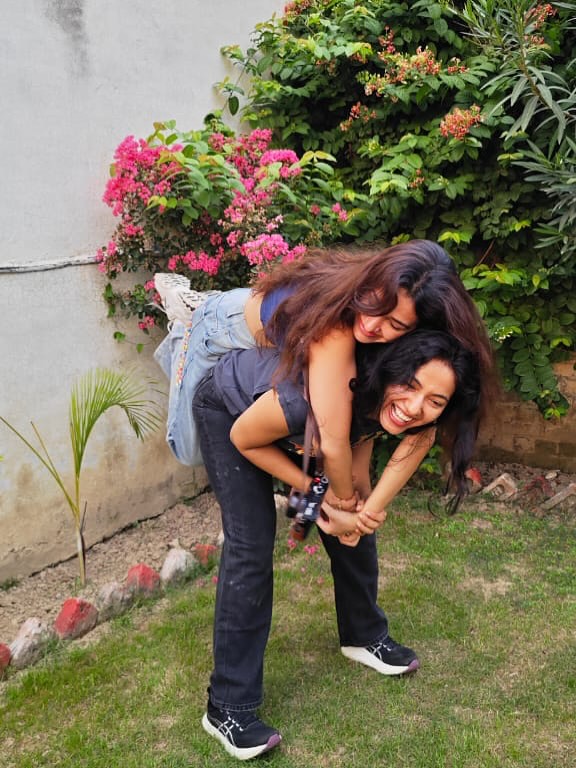 Disha_JustWisha's tweet image. In a world that’s always rushing, family is the one place where time slows down.
Cherishing these moments. 💫
#DishaPatani #SundayFeels #HomeVibes #GratefulHeart #WorldNatureConservationDay #ArjunChakravarthyTeaser #MondayMotivation #OperationSindoor CONGRATULATIONS JIN