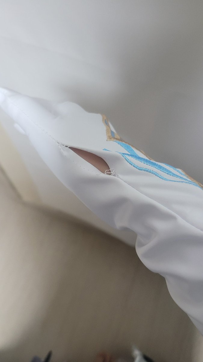 Baek_hwar_yun's tweet image. 장갑 개 작아서 터짐