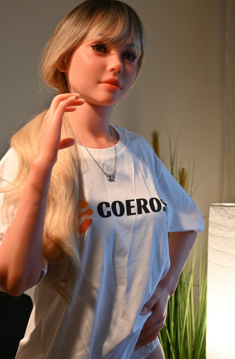 How do you use the dual-function stand to help a doll stand upright?
Thank you to BritneyDoll for using the Coeros dual-function stand to photograph such an adorable girl, she looks so innocent and cute. Also, thank you for the lovely "C" pose!