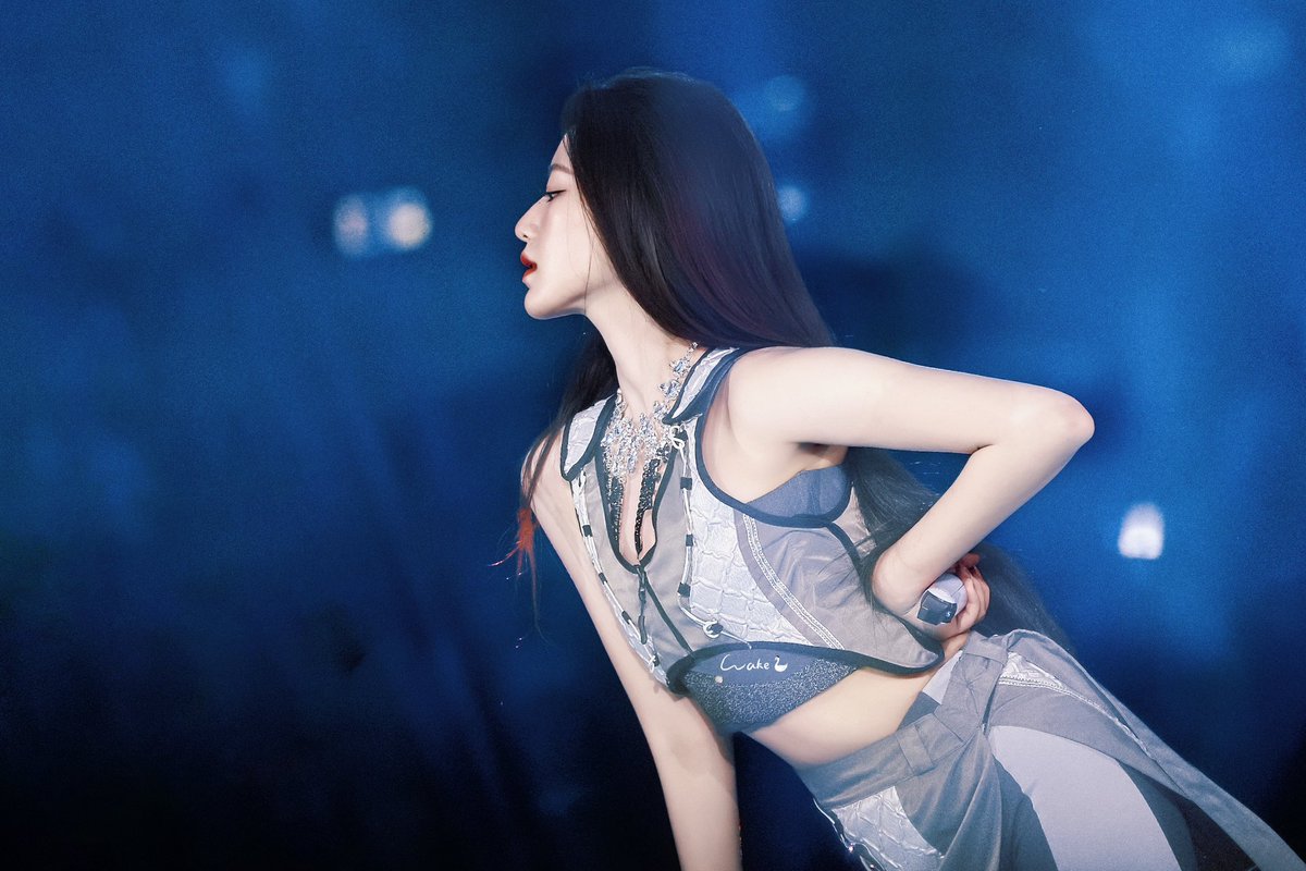 完美侧脸😖

#슈화 #SHUHUA #舒華
 #아이들 #idle