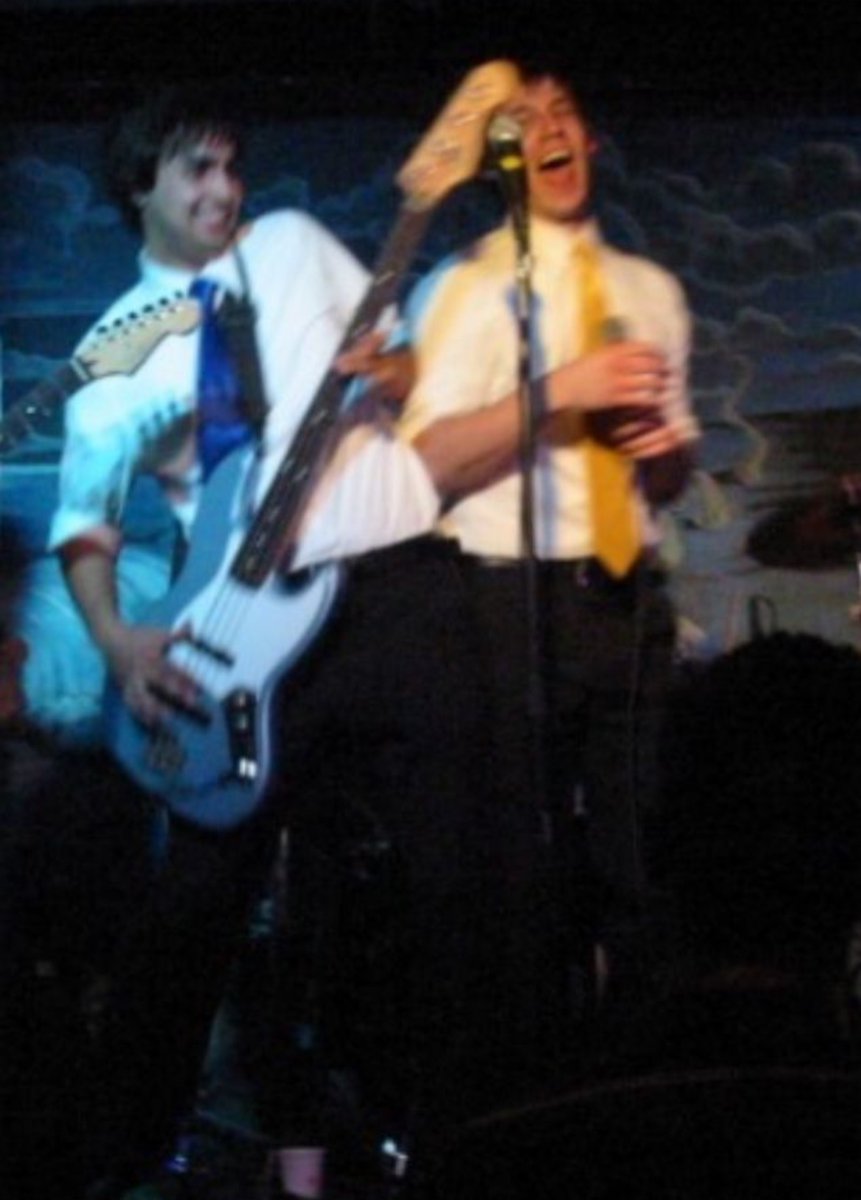 🎸💙hallytall💙🎸 (@hallytall_) on Twitter photo 