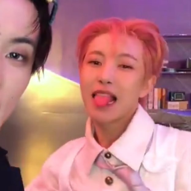 แบร่ๆๆๆๆ อินจุนแลบลิ้นใส่ทุกคนที่ขวางหน้าเลย😝