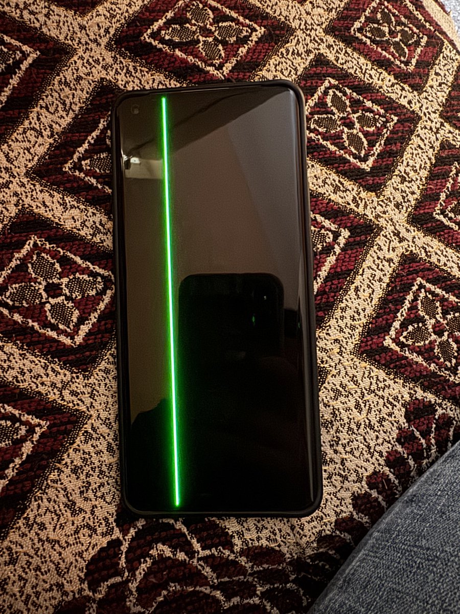 MrMuraliS's tweet image. Without any software update or drop, my OnePlus 11 suddenly showed a green line on the display. This is disappointing for a flagship phone. @OnePlus_IN — what’s the next step? #GreenLineIssue #OnePlus11 @oneplus @OnePlus_Support
