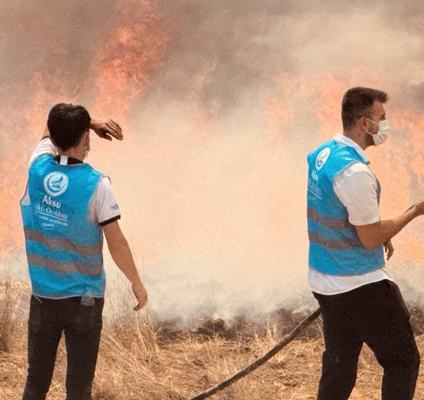 " ... Onlar BİZİM çocuklar ... Cân'sa , Cân ... Kan'sa , Kân ... Deprem'de , Sel'de , Yangın'da , Hep Onlar ... Her Zaman DEVLET'in ve MİLLET'in emrinde ... Kahpe Düzenin YİĞİT evlâtları ... ÜLKÜ Ocakları ... "