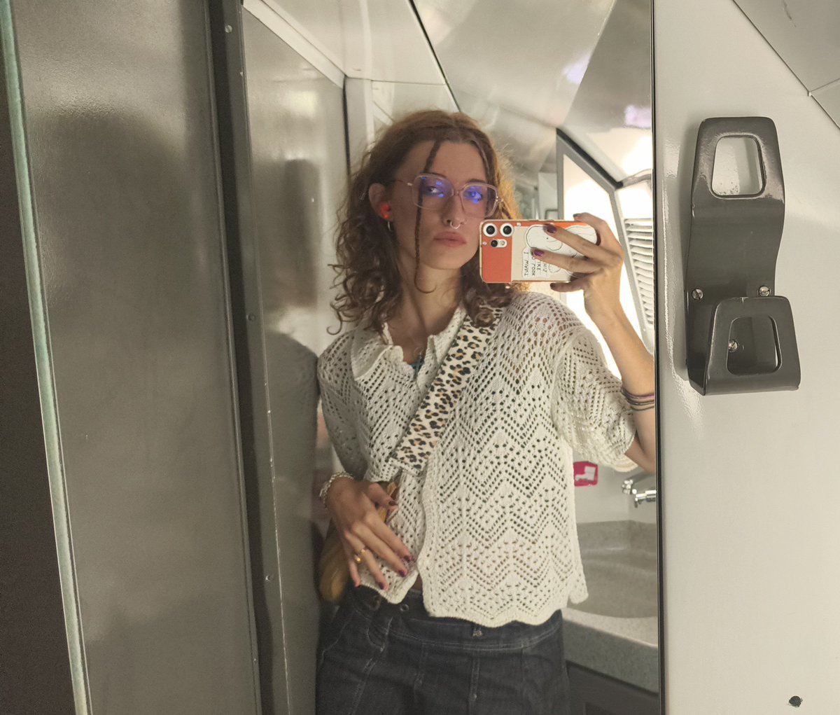 sashaprfriendly's tweet image. i HAVE to be the coolest bitch in this ouigo