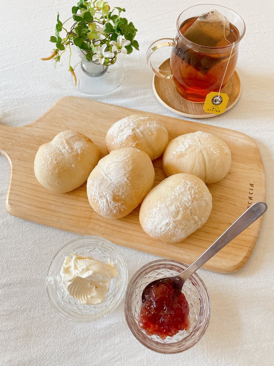 天然酵母は難しいのね
膨らみ…イマイチ😂

だけど優しい味わい🥰

サワークリームとジャム
はちみつ紅茶で