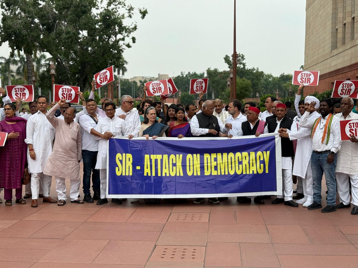 Harmohinder Singh Lucky (@luckyhsinc) on Twitter photo Protest by INDIA parties at Makar Dwar, Parliament House, against the SIR issue.
<a href="/kharge/">Mallikarjun Kharge</a>
<a href="/RahulGandhi/">Rahul Gandhi</a> <a href="/priyankagandhi/">Priyanka Gandhi Vadra</a> <a href="/ManishTewari/">Manish Tewari</a> <a href="/rajanipatil_in/">Rajani Patil</a>
<a href="/vidit_congress/">Vidit Chaudhary</a> <a href="/ChetanAICC/">Chetan Chauhan</a>
<a href="/INCIndia/">Congress</a> <a href="/INCChandigarh/">Chandigarh Congress</a> Protest by INDIA parties at Makar Dwar, Parliament House, against the SIR issue.
<a href="/kharge/">Mallikarjun Kharge</a>
<a href="/RahulGandhi/">Rahul Gandhi</a> <a href="/priyankagandhi/">Priyanka Gandhi Vadra</a> <a href="/ManishTewari/">Manish Tewari</a> <a href="/rajanipatil_in/">Rajani Patil</a>
<a href="/vidit_congress/">Vidit Chaudhary</a> <a href="/ChetanAICC/">Chetan Chauhan</a>
<a href="/INCIndia/">Congress</a> <a href="/INCChandigarh/">Chandigarh Congress</a>